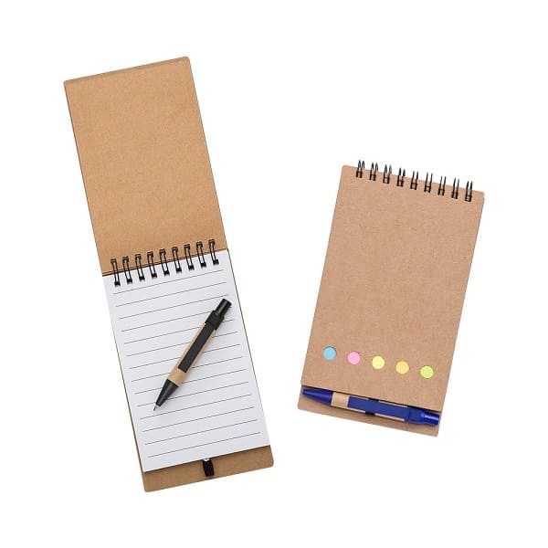 bloco de anotaçoes com autoadesivos e caneta